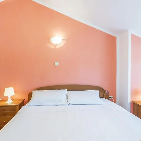 Rustic Holiday House / Pet Friendly / Wifi Holiday home Barban