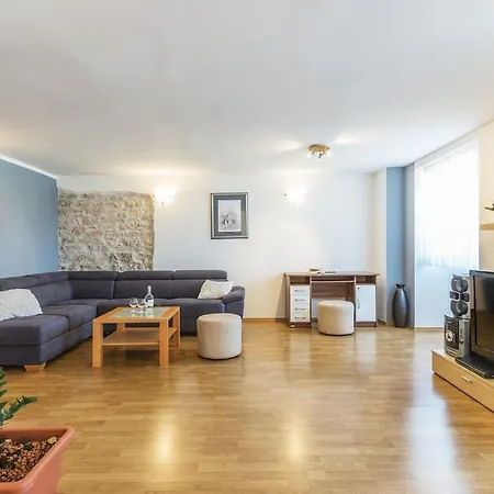 Rustic Holiday House / Pet Friendly / Wifi *