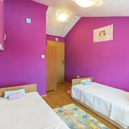 Rustic Holiday House / Pet Friendly / Wifi Holiday home Barban